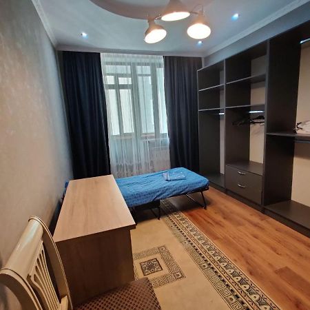 Комната В 4Х Комнатной Квартире אלמטי מראה חיצוני תמונה